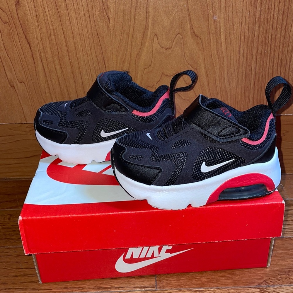 BRAND NEW NIKE AIR MAX 200